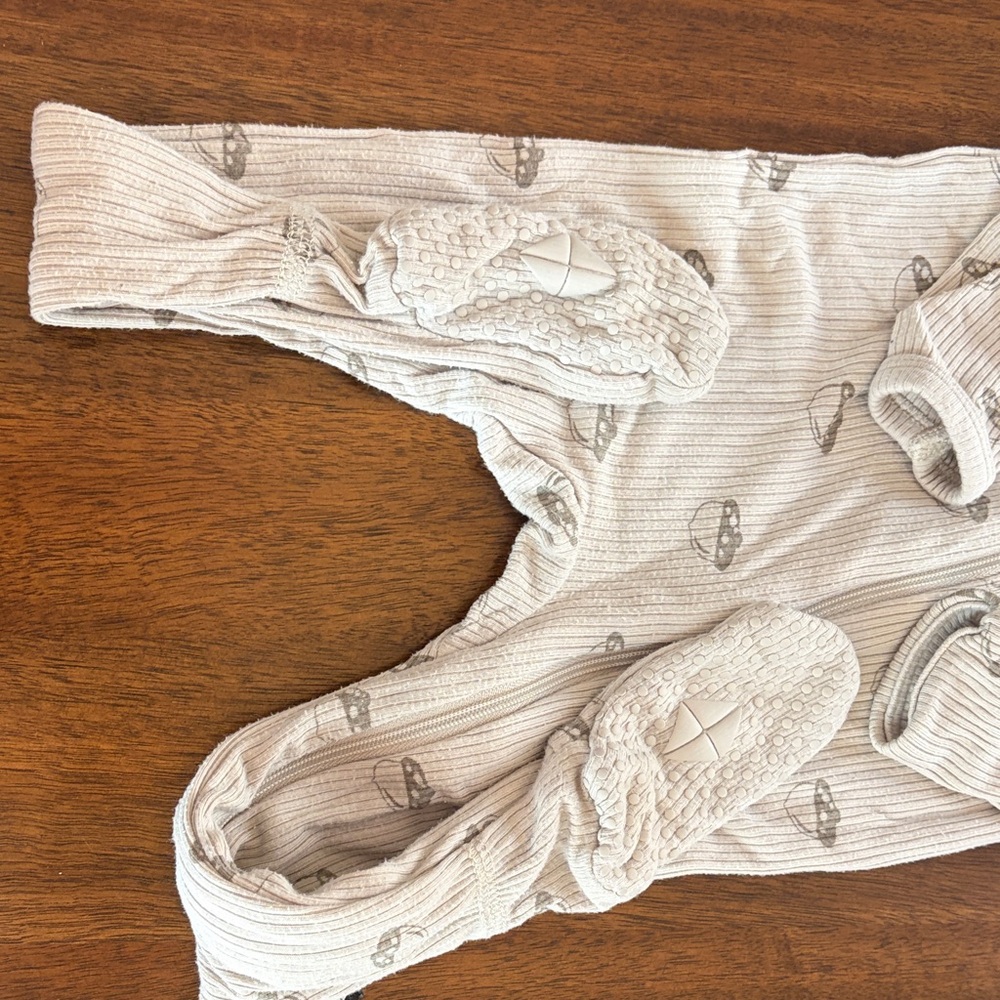 Kyte BABY 3 piece lot - 2 footies & 1 Romper - Picture 3 of 11
